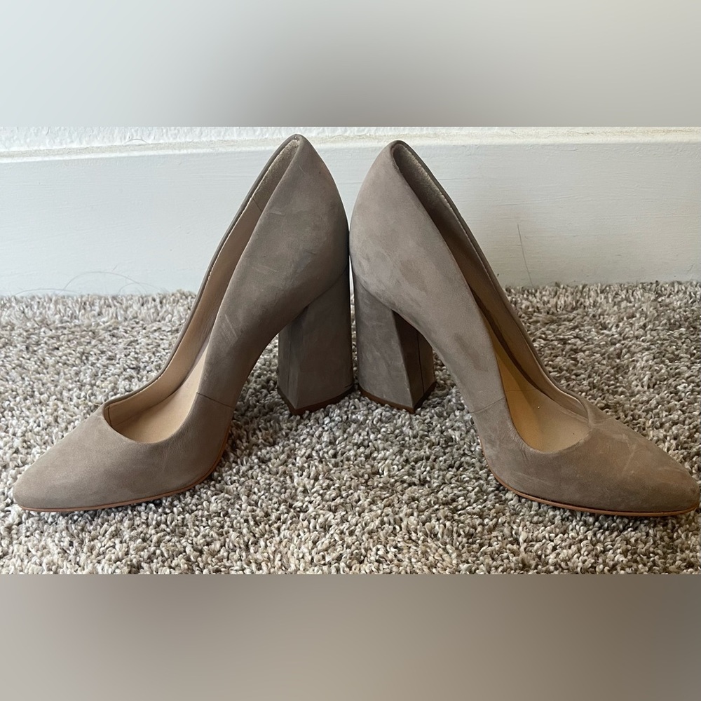 VINCE CAMUTO Elegant Tan Women's Heels